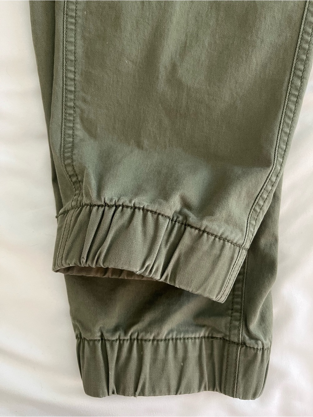 Old Navy Men's Olive Cargo Jogger Pants with Drawstring - Picture 2 of 11